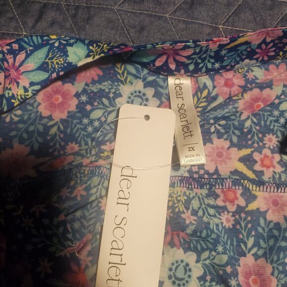 New Dear Scarlett 1X/2X (tight 2X) Lizzy Blue Floral Top Ruffle Flutter Sleeves - Picture 4 of 7